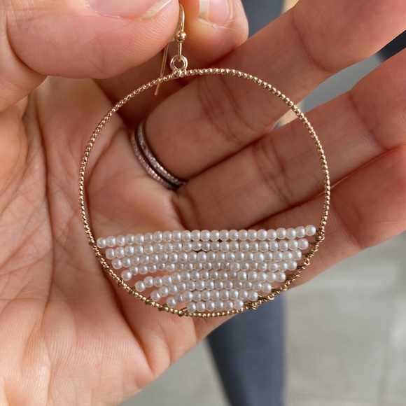 Delicate beaded circle earrings - Picture 3 of 3